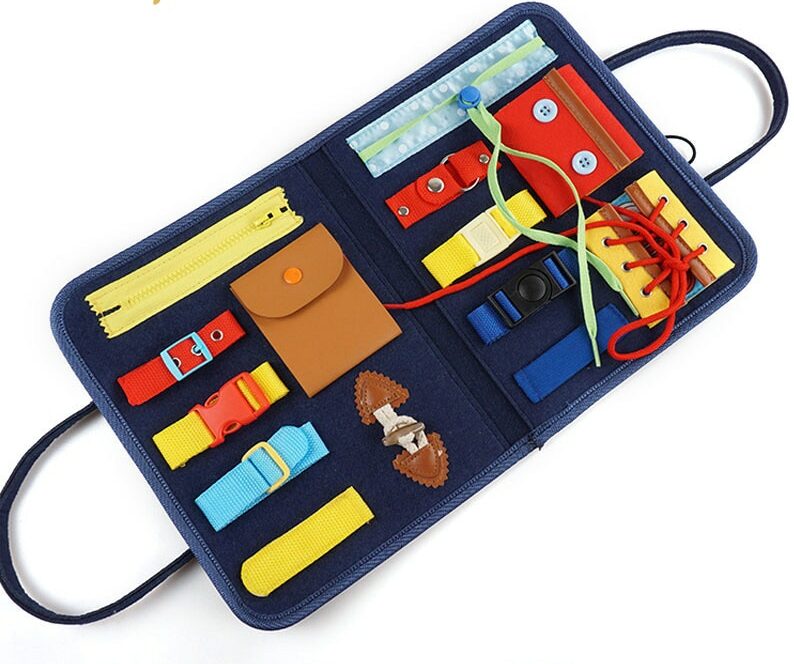 Jouet éducatif pour motricité fine et apprentissage des attaches du quotidien