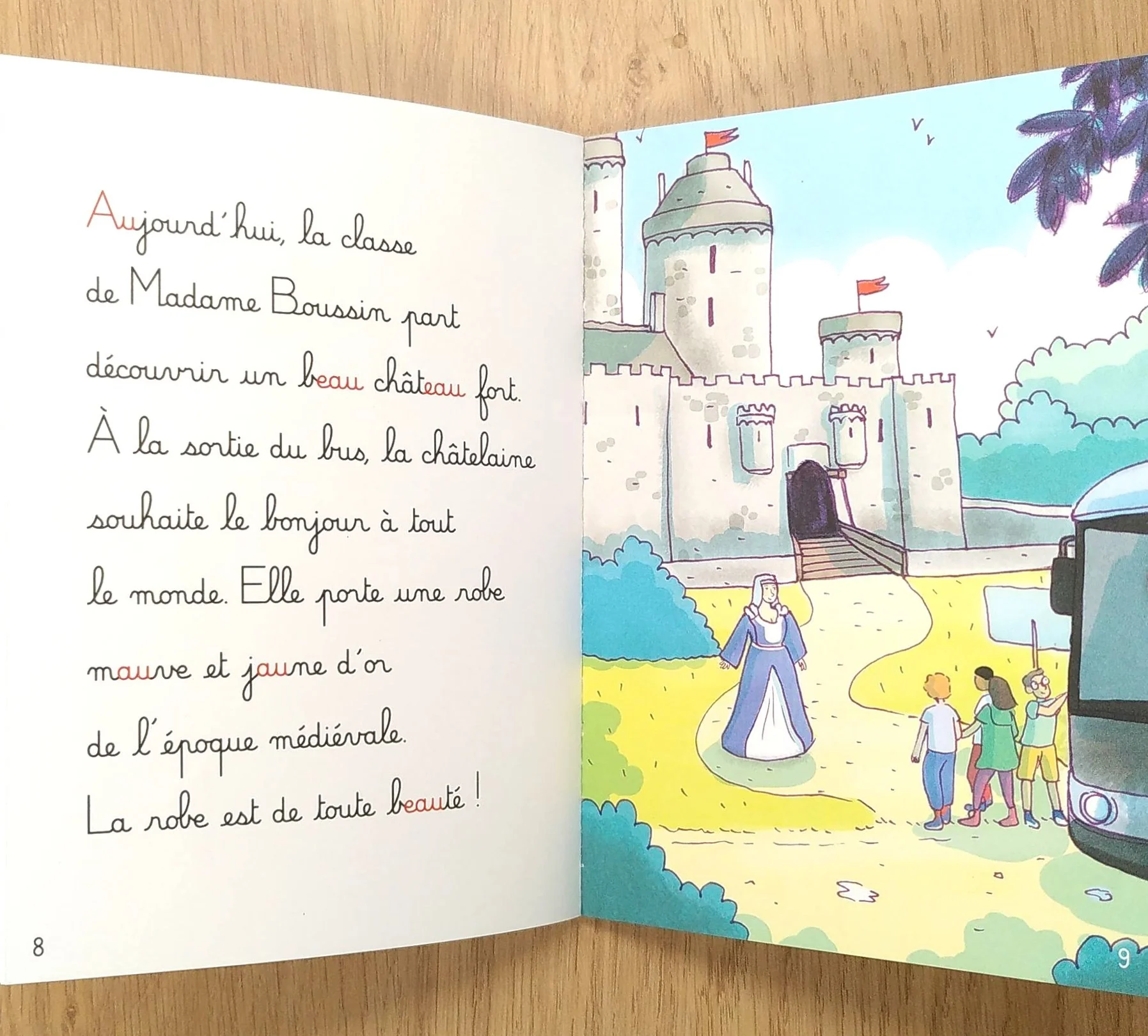 Au château fort - Mes premières lectures Montessori - Lettres en lié (cursive) - N5 – Image 3