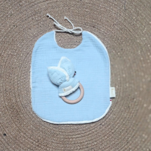 Coffret naissance anneau de dentition et bavoir en double gaze de coton opaline