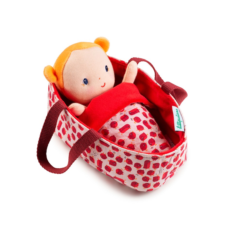 Bébé Agathe et son couffin